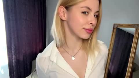 Snapshot of lil_elisa chatting on September 12, 2025, 11:21 am Elisa online show from September 12, 2025, 11:21 am