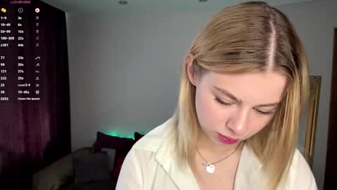 Snapshot of lil_elisa chatting on September 19, 2025, 11:00 am Elisa online show from September 19, 2025, 11:00 am