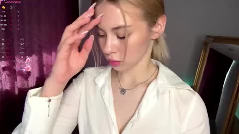 Snapshot of lil_elisa chatting on September 24, 2025, 11:02 am Elisa online show from September 24, 2025, 11:02 am