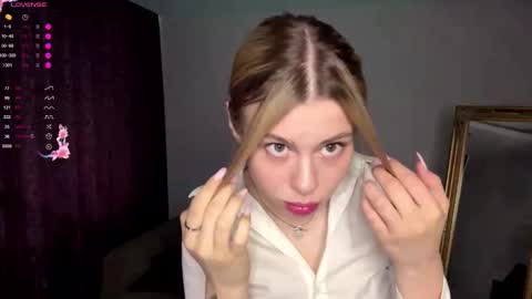 Snapshot of lil_elisa chatting on September 25, 2025, 10:41 am Elisa online show from September 25, 2025, 10:41 am