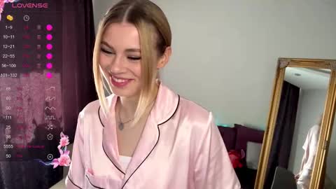 Snapshot of lil_elisa chatting on October 6, 2025, 9:51 am Elisa online show from October 6, 2025, 9:51 am