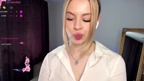 Snapshot of lil_elisa chatting on October 9, 2025, 9:51 am Elisa online show from October 9, 2025, 9:51 am