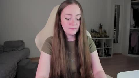 Snapshot of lil_happiness chatting on April 7, 2026, 6:08 pm for free registration 3 online show from April 7, 2026, 6:08 pm