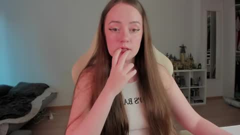 Snapshot of lil_happiness chatting on May 8, 2026, 5:07 pm for free registration 3 online show from May 8, 2026, 5:07 pm