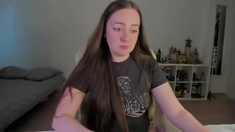 Snapshot of lil_happiness chatting on June 17, 2026, 4:15 am for free registration 3 online show from June 17, 2026, 4:15 am