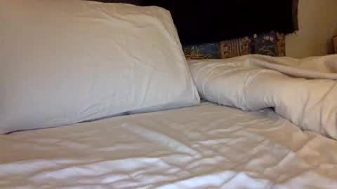 Snapshot of lil_i chatting on December 13, 2025, 11:32 pm LIL i online show from December 13, 2025, 11:32 pm