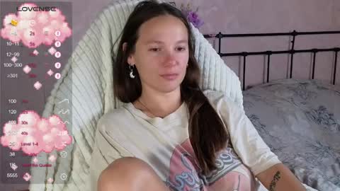 Snapshot of lil_luna_x chatting on June 5, 2026, 9:42 pm little moon online show from June 5, 2026, 9:42 pm