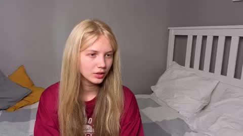 Snapshot of lil_tasty33 chatting on September 23, 2025, 9:34 am Emma online show from September 23, 2025, 9:34 am
