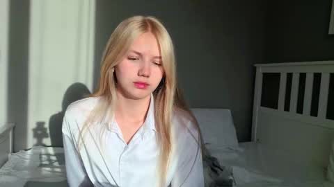 Snapshot of lil_tasty33 chatting on October 1, 2025, 10:32 am Emma online show from October 1, 2025, 10:32 am