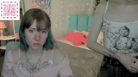 Snapshot of lilac_muse chatting on May 25, 2026, 2:39 am Lili online show from May 25, 2026, 2:39 am