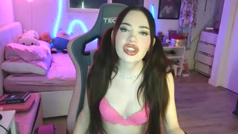 Snapshot of lilbina chatting on December 15, 2025, 5:23 am lilbina online show from December 15, 2025, 5:23 am