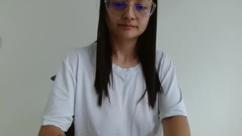 Snapshot of lilcoralinne_0 chatting on April 4, 2026, 3:20 pm Valeri Villalobos IG villa lobosvaleri online show from April 4, 2026, 3:20 pm