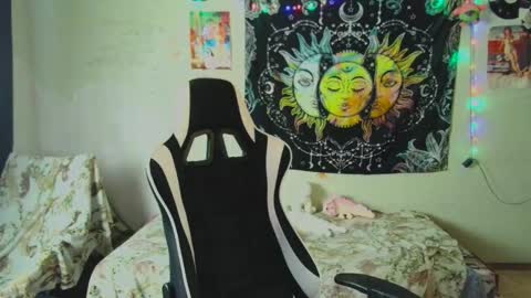 Snapshot of lileyfoxxx chatting on October 29, 2025, 8:05 am Lil online show from October 29, 2025, 8:05 am