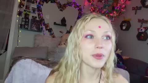 Snapshot of lilfknsquirt chatting on December 4, 2025, 7:11 pm LilSquirt online show from December 4, 2025, 7:11 pm