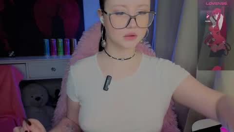 Nika and Lori online show from November 15, 2025, 11:40 am