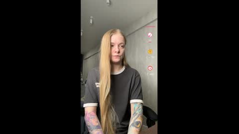 Snapshot of lili_01 chatting on February 24, 2026, 7:23 pm Lili online show from February 24, 2026, 7:23 pm