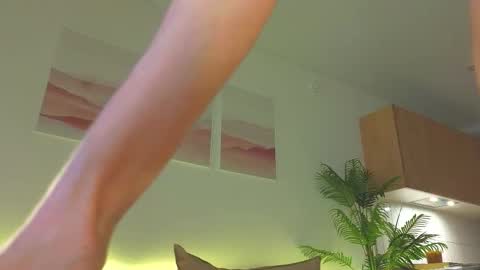 Snapshot of lili__roze_ chatting on September 19, 2025, 5:20 am lili__roze_ online show from September 19, 2025, 5:20 am