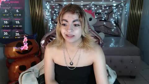 Lili online show from October 21, 2025, 4:13 am