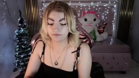 Lili online show from November 28, 2025, 3:31 am