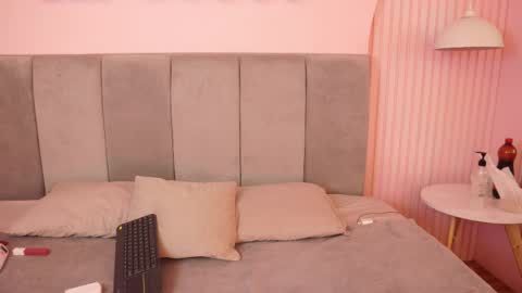 Lili  online show from May 14, 2026, 1:51 pm