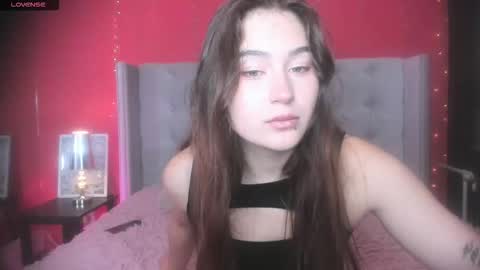 Snapshot of lili_luuu chatting on September 19, 2025, 2:57 am Lilu online show from September 19, 2025, 2:57 am