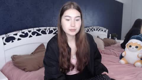 Snapshot of lili_luuu chatting on October 1, 2025, 12:05 am Lilu online show from October 1, 2025, 12:05 am
