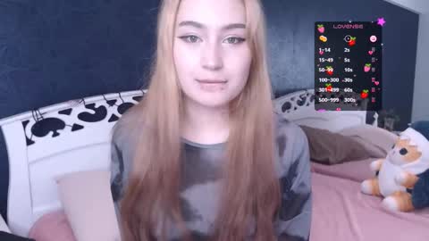Snapshot of lili_luuu chatting on October 19, 2025, 4:24 am Lilu online show from October 19, 2025, 4:24 am