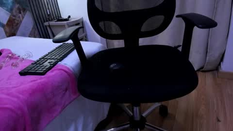 Snapshot of lili_pinki chatting on October 15, 2025, 7:30 am lili_pinki online show from October 15, 2025, 7:30 am