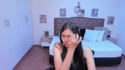 Lili online show from November 28, 2025, 8:22 pm