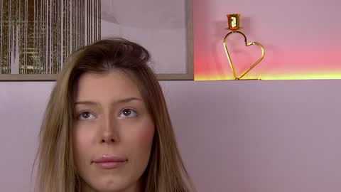 Mia online show from January 24, 2025, 9:28 am