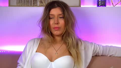 Mia online show from February 10, 2025, 12:39 pm