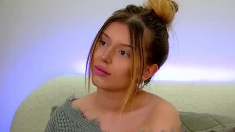 Mia online show from March 3, 2025, 12:48 pm