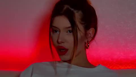 Mia online show from March 4, 2025, 9:29 am