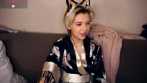 Lilian online show from October 18, 2025, 6:26 am