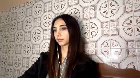 Lina online show from November 13, 2025, 10:19 pm