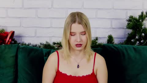 LiliLinn online show from January 13, 2025, 4:18 am