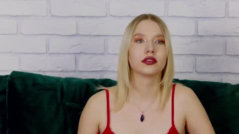 LiliLinn online show from January 20, 2025, 10:29 am