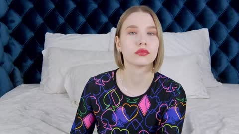 LiliLinn online show from February 7, 2025, 9:26 am