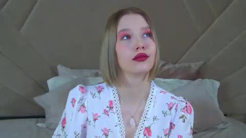 LiliLinn online show from February 17, 2025, 5:58 am