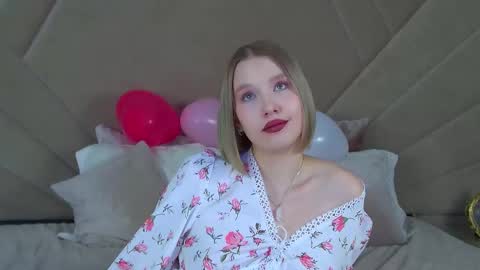 LiliLinn online show from February 17, 2025, 12:05 pm