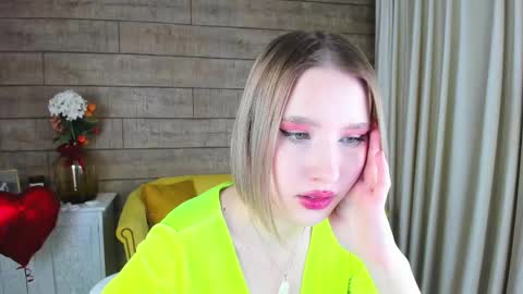 LiliLinn online show from February 19, 2025, 12:11 pm