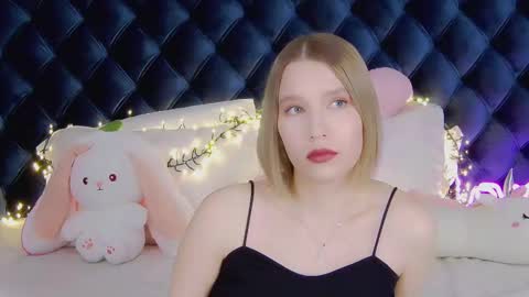 LiliLinn online show from March 8, 2025, 8:11 am