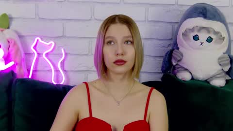 LiliLinn online show from March 12, 2025, 5:02 am