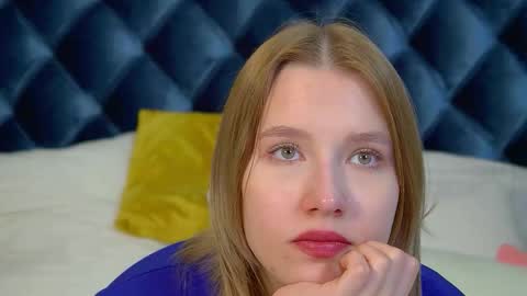 LiliLinn online show from September 24, 2025, 6:06 am