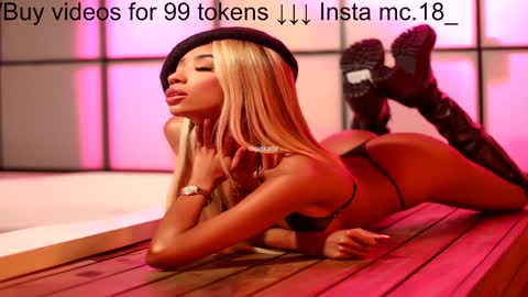 Lili  online show from December 20, 2024, 4:53 am