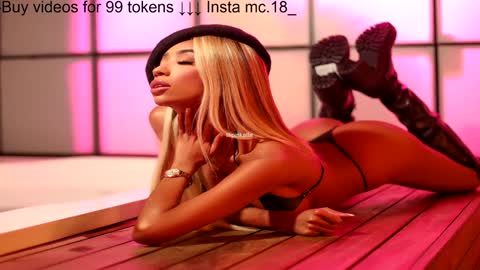 Lili  online show from December 22, 2024, 4:17 am