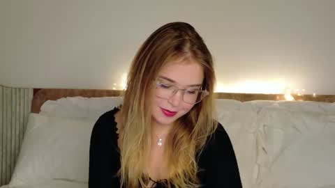 Snapshot of lilith_bonheur chatting on February 1, 2026, 2:59 pm Lilith Bonheur online show from February 1, 2026, 2:59 pm