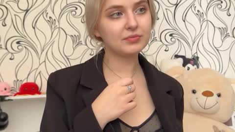 Snapshot of lilith_butterfly chatting on March 10, 2026, 11:37 am Lilly online show from March 10, 2026, 11:37 am