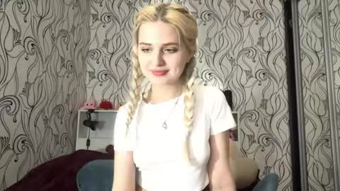 Snapshot of lilith_butterfly chatting on April 16, 2026, 1:12 pm Lilly online show from April 16, 2026, 1:12 pm