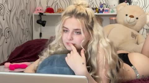 Snapshot of lilith_butterfly chatting on April 23, 2026, 12:29 pm Lilly online show from April 23, 2026, 12:29 pm